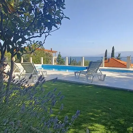 Nina With Pool - Kvarner By Guide Novi Vinodolski