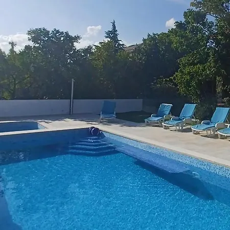 Nina With Pool - Kvarner By Guide Novi Vinodolski