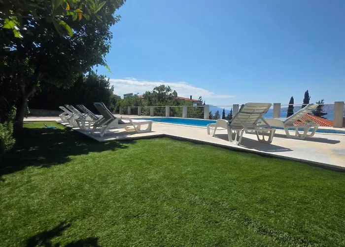 Nina With Pool - Kvarner By Guide וילה